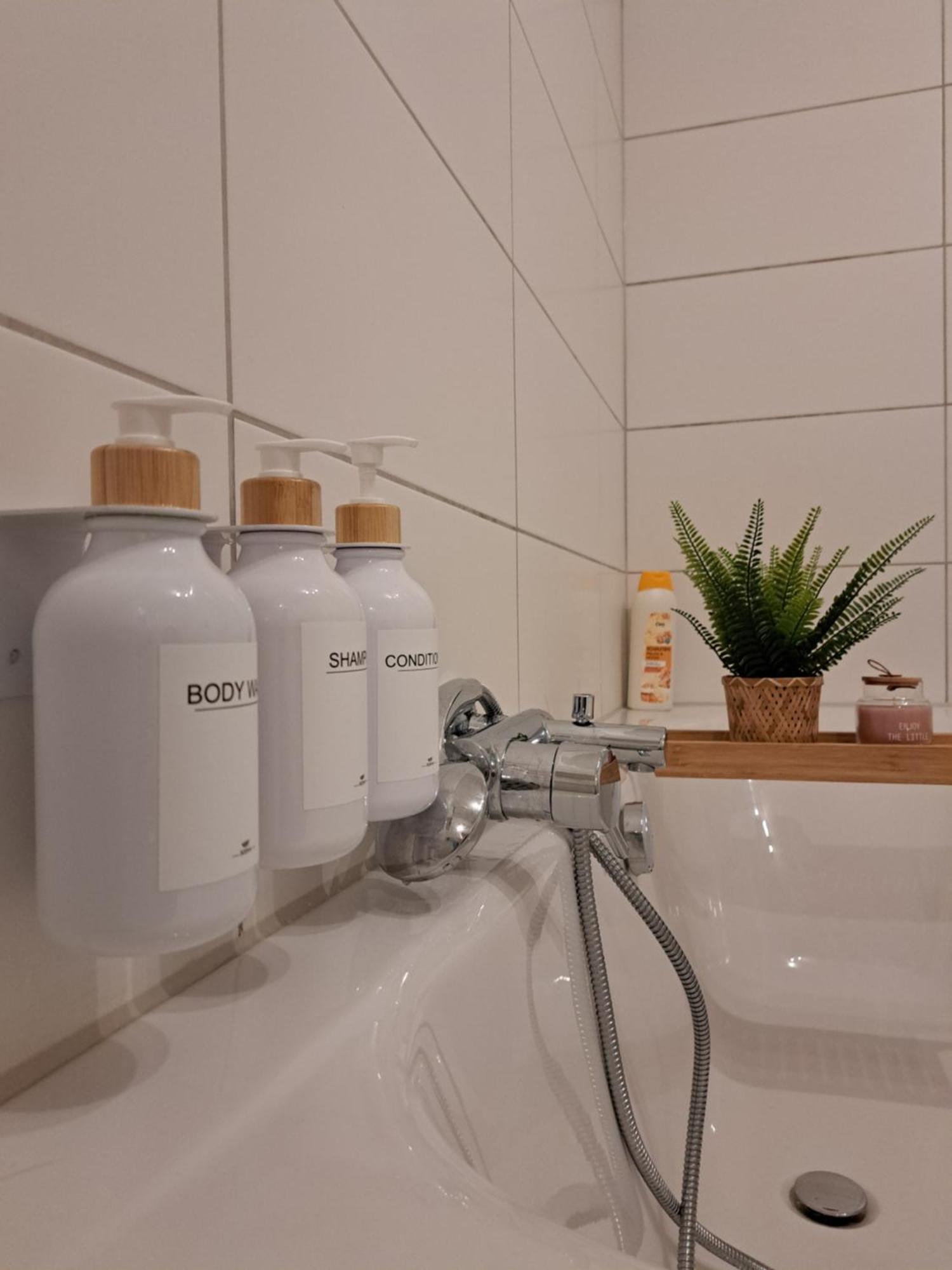 Livora Altstadt Wilhelmshaven - Stilvoll - Zentrumsnah - Tv-Streaming - Balkon - Nordsee - Badewanne Exterior foto